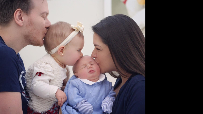 Michel Teló ao lado da esposa, Thaís Fersoza e os filhos, Melinda e Teodoro - Reprodução/ Instagram