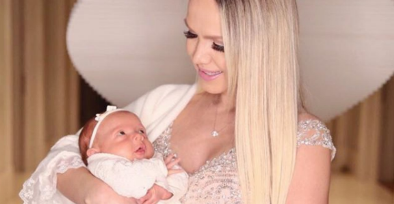 Eliana mostra a filha, Manuela, sorrindo - Manuela Scarpa/Brazilnews