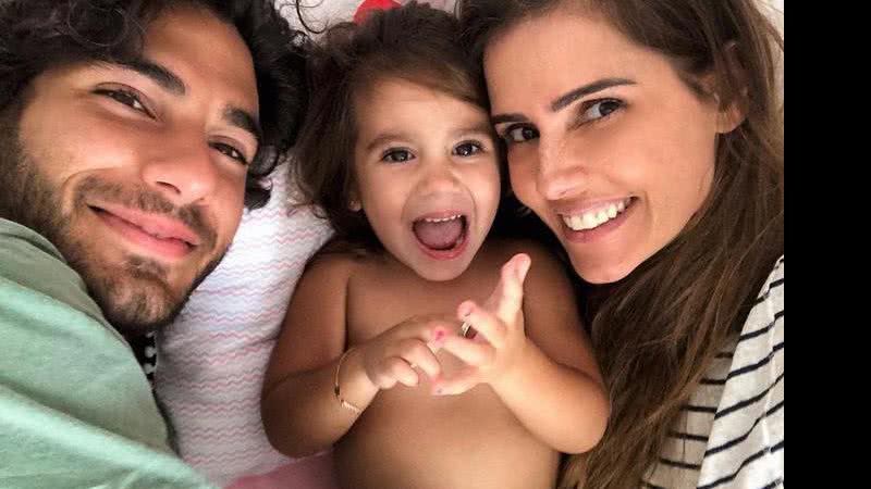 Deborah Secco posa com a família - Reprodução/Instagram