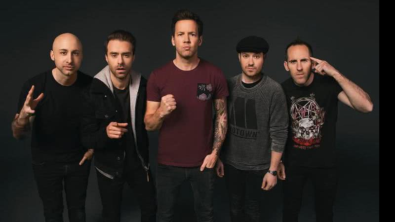 Jeff Stinco, do Simple Plan, fala do amor intenso dos fãs brasileiros pela banda, que virá para o Brasil em maio - Foto: Reprodução Instagram