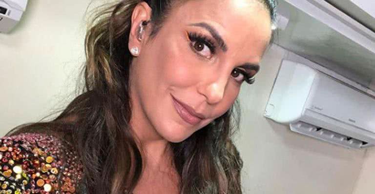 Ivete Sangalo aparece amamentando em post na web - Reprodução