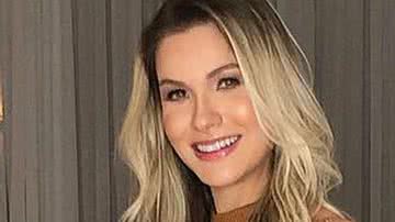 Com vestido coladinho, Andressa Suita exibe seu barrigão - Reprodução