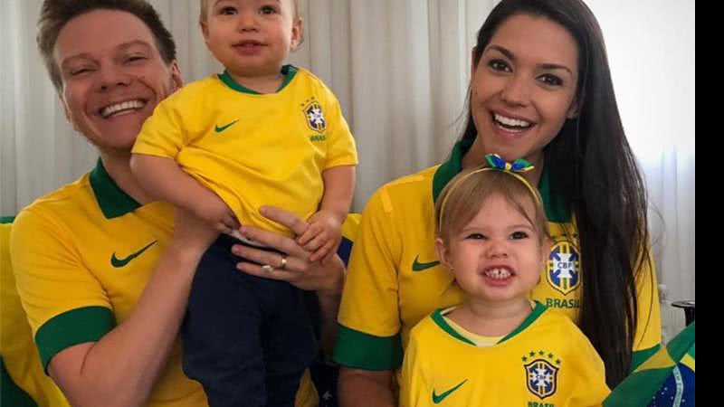 Michel Teló reúne a família na torcida pelo Brasil - Reprodução