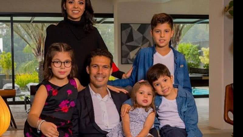 Hernanes, Erica e os filhos - Reprodução/Instagram