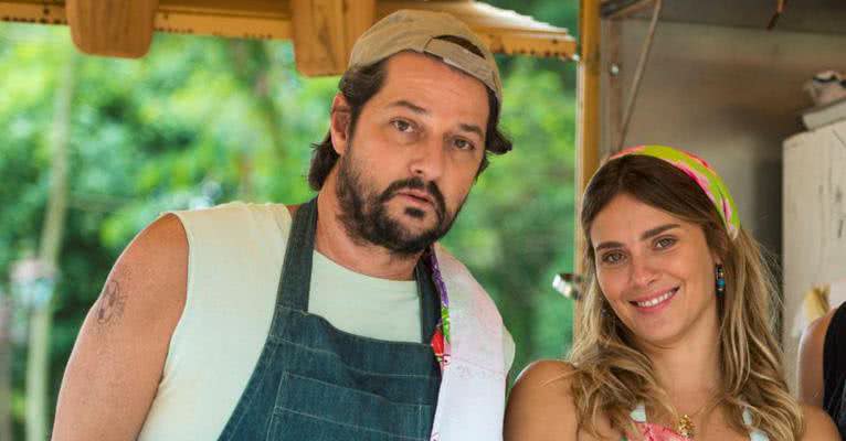 Marcelo Serrado compara sua barriga com a de Carol Dieckmann - Divulgação/TV Globo