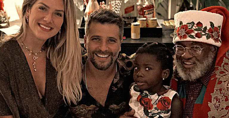 Giovanna Ewbank, Bruno Gagliasso, Titi e o Papai Noel - Reprodução / Instagram