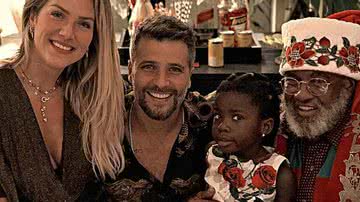 Giovanna Ewbank, Bruno Gagliasso, Titi e o Papai Noel - Reprodução / Instagram