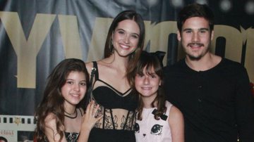 Juliana Paiva e Nicolas Prattes marcam presença em aniversário de atriz mirim de 'O Tempo não Para' - Divulgação / Brazil News / Thyago Andrade