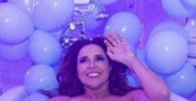 Aos 53 anos, Daniela Mercury posa nua em banheira e arranca elogios dos fãs - Reprodução / Instagram