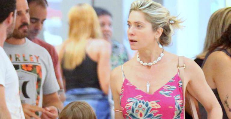 Em rara aparição, Letícia Spiller passeia com a caçula, Stella, no shopping - Divulgação / AgNews / Thiago Martins