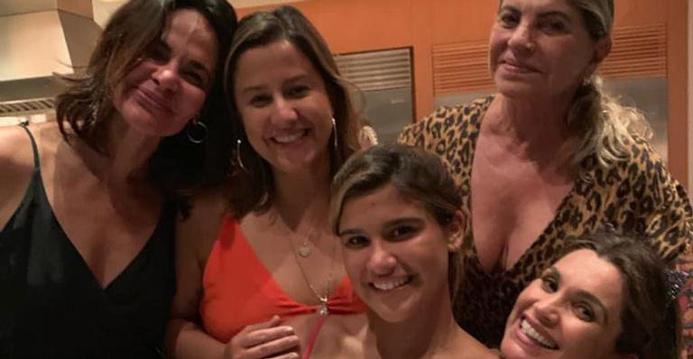 Giulia Costa comemora 19 anos em família - Reprodução/Instagram