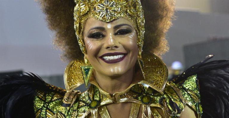 Viviane Araújo adere ao black power e exibe boa forma durante desfile - Divulgação / AgNews / Leo Franco