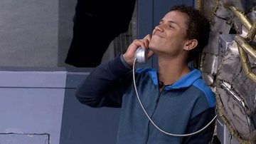 Danrley atende o Big Fone - Reprodução/TV Globo