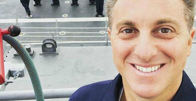 Semelhança entre Luciano Huck e mãe impressiona: ''Só muda o cabelo'' - Reprodução / Instagram