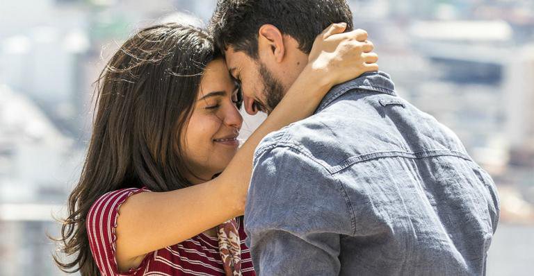 Julia Dalavia e Renato Góes em 'Órfãos da Terra' - Divulgação/Globo/Paulo Belote