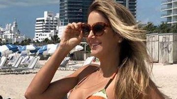 Em Miami, Ticiane Pinheiro surge de biquíni e exibe barrigão - Reprodução