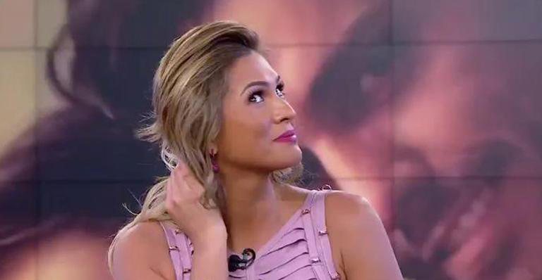 Lívia Andrade chega ''atrasadinha'' ao Fofocalizando e vira assunto - Reprodução