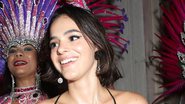 Bruna Marquezine cai na farra - AgNews