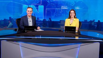 Sandro Dalpícolo, do Paraná, e Luana Borba, do Amazonas, na bancada do JN - Globo/ Raquel Cunha