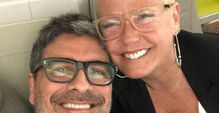 Xuxa Meneghel e Junno Andrade embarcam para viagem a dois - Reprodução / Instagram