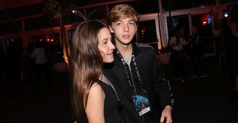 Joaquim Huck com a primeira namorada, Isabella Hohn, no Rock in Rio - AgNews