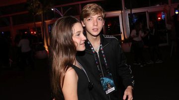 Joaquim Huck com a primeira namorada, Isabella Hohn, no Rock in Rio - AgNews