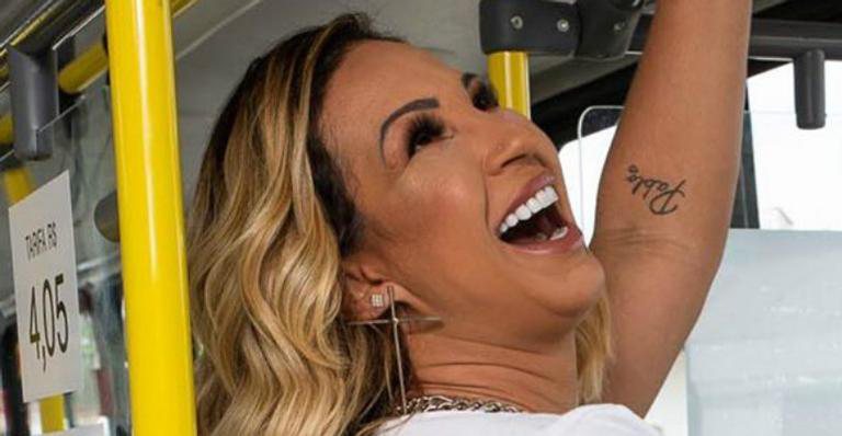 Valesca Popozuda empina bumbum no ônibus - Reprodução/Instagram