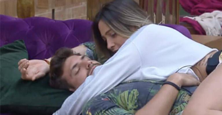 Tati Dias fala de relação com Guilherme Leão - Record