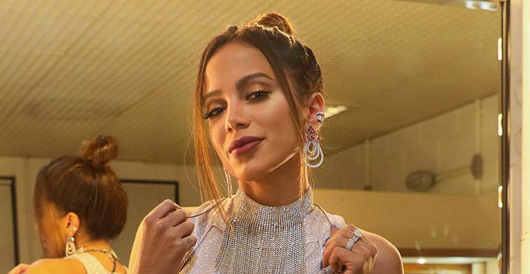 Anitta passa por sufoco em avião - Instagram