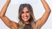 Carol Peixinho abusa do decote em look justo - Globo/Victor Pollak