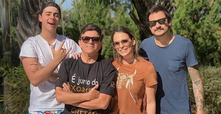 Aline Lima com o pai, Chitãozinho, e os irmãos, Enrico e Allison - Instagram