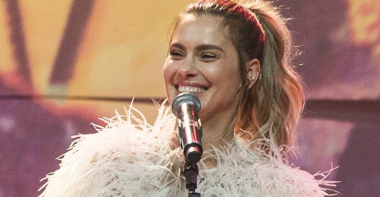 Carolina Dieckmann cantando no Encontro - Divulgação/Globo/Fábio Rocha