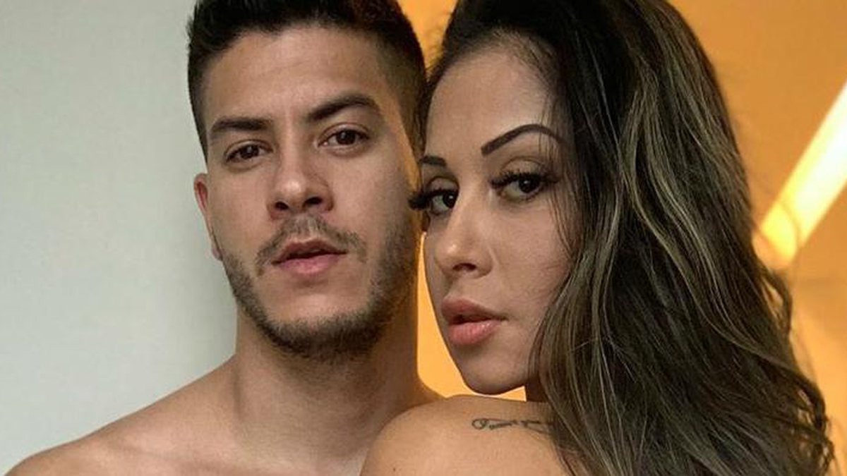 Nua, Mayra Cardi mostra momento íntimo com Arthur Aguiar na cama e causa na  web