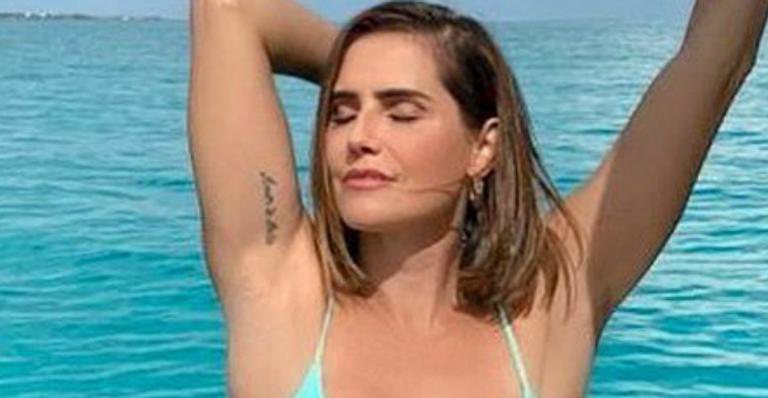 Deborah Secco recebe massagem de biquíni - Instagram