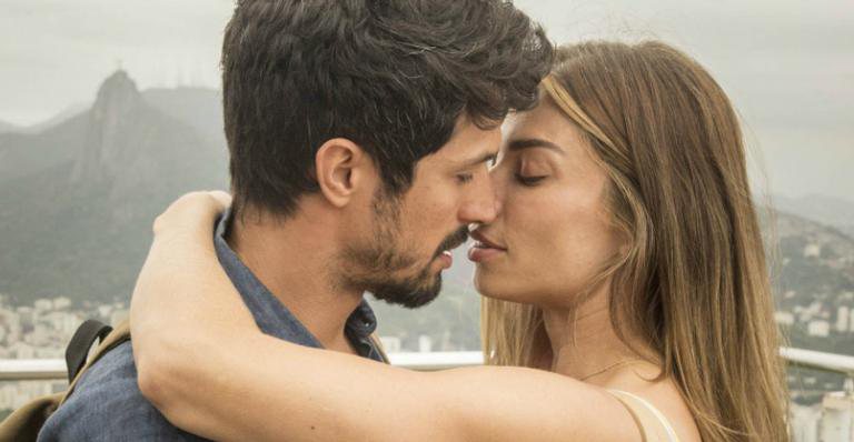 Romulo Estrela (Marcos) e Grazi Massafera (Paloma) em 'Bom Sucesso' - Globo/João Cotta