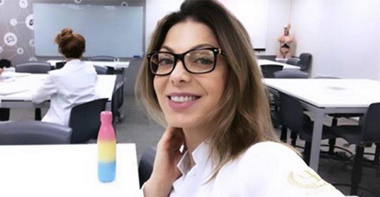 Sheila Mello surge de biquíni ao celebrar a boa nota em uma prova da faculdade - Instagram