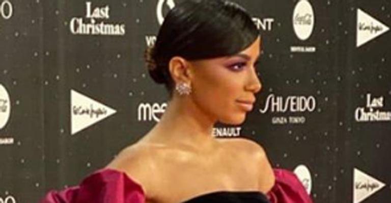 Anitta aparece com look bem ousado em premiação na Espanha - Reprodução