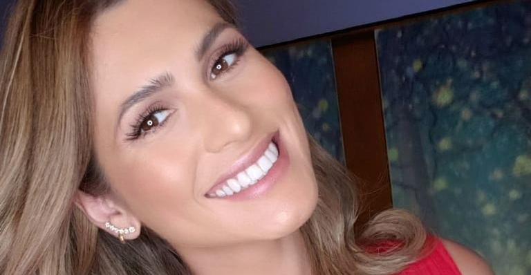 Lívia Andrade surge de vermelho para gravação no SBT - Reprodução