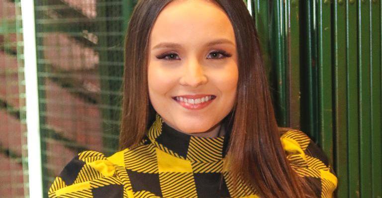 Larissa Manoela faz primeira aparição após cirurgia nesta terça - AgNews/Thiago Duran