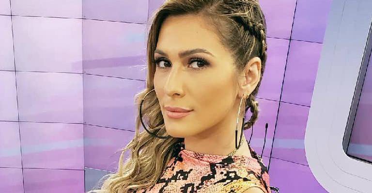 Lívia Andrade seduz ao exibir as pernas torneadas - Instagram