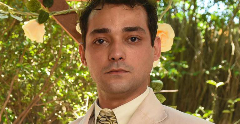 Eduardo Sterblitch como Zeca em 'Éramos Seis' - Divulgação/Globo/Cesar Alves