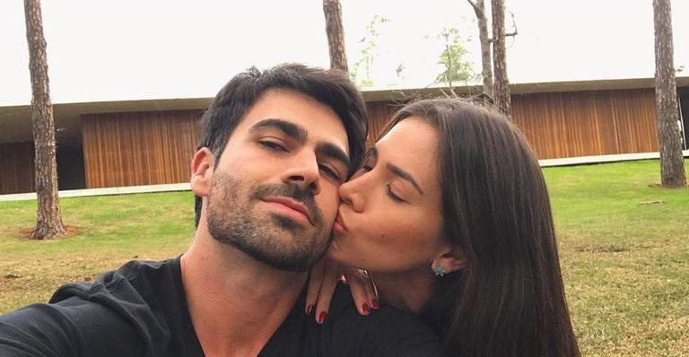 Rodrigão e Adriana Sant'Anna posam juntinhos em momento romântico - Reprodução/Instagram