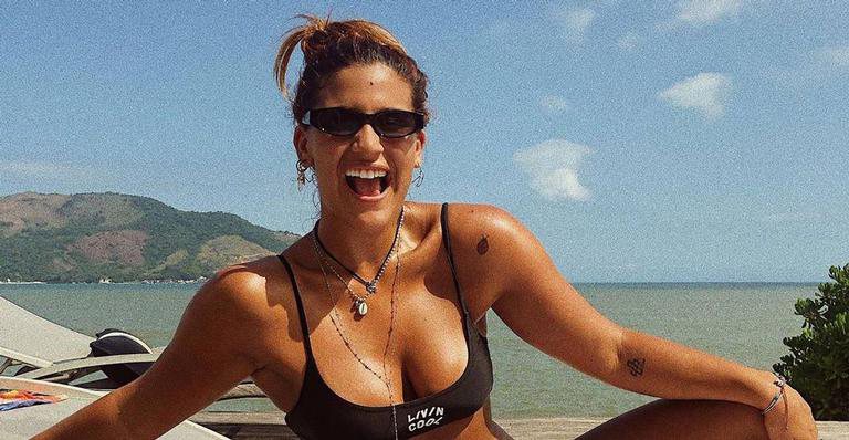 Giulia Costa posa de biquíni em dia de sol - Reprodução/Instagram