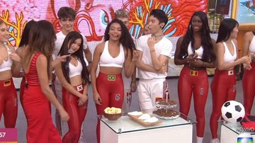 Now United no Encontro: além de apresentar os maiores sucessos, grupo samba e prova coxinha ao vivo - Screenshot / TV Globo