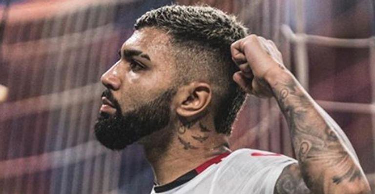 Gabigol: irmã gata faz dezoito anos com vestido curtíssimo - Reprodução