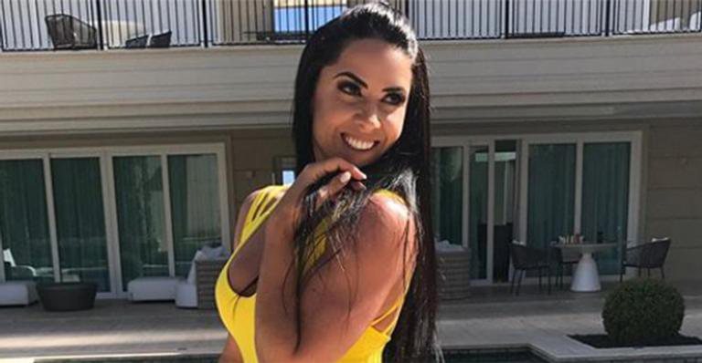 Graciele Lacerda ostenta boa forma ao surgir com maiô amarelo - Instagram