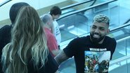 Gabigol e Rafaella Santos são vistos sorridentes em shopping - AgNews