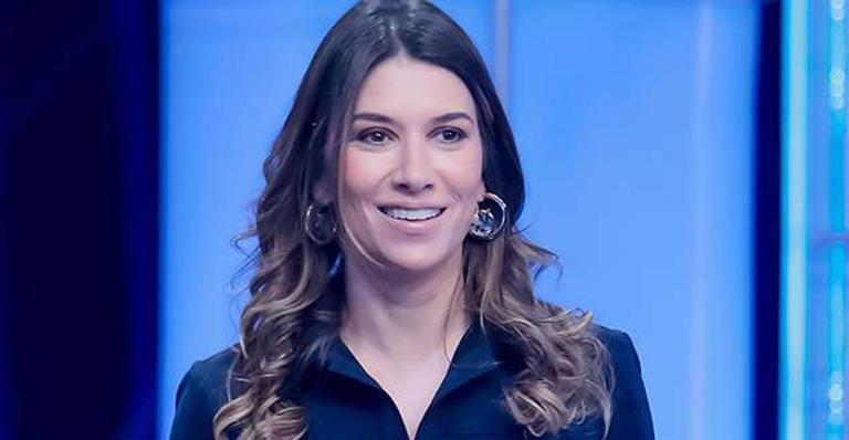 Rebeca Abravanel surpreende os funcionários com atitude antes da última gravação do ano - SBT