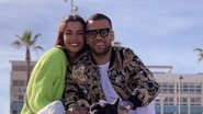 Daniel Alves e a esposa dançam juntinhos na chuva em São Paulo - Instagram