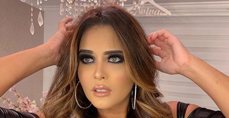 Geisy Arruda se veste de couro e decote profundo rouba a cena - Reprodução